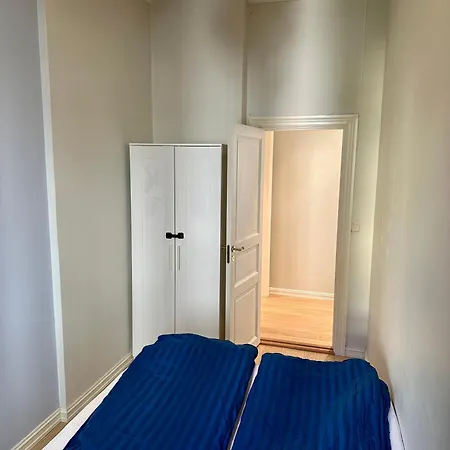 Classical 3 Bedroom, 2 Bath, Minutes From Royal Palace, Main Shopping Street, Restaurants & Downtown