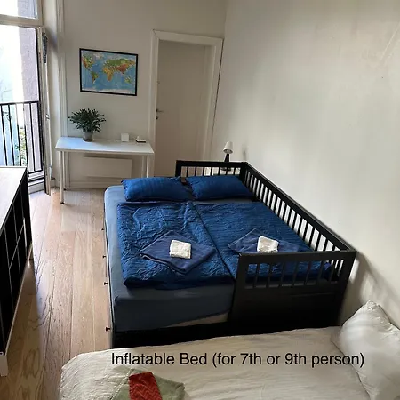 Classical 3 Bedroom, 2 Bath, Minutes From Royal Palace, Main Shopping Street, Restaurants & Downtown Apartment *