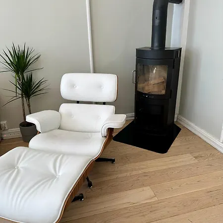 Classical 3 Bedroom, 2 Bath, Minutes From Royal Palace, Main Shopping Street, Restaurants & Downtown Lägenhet *