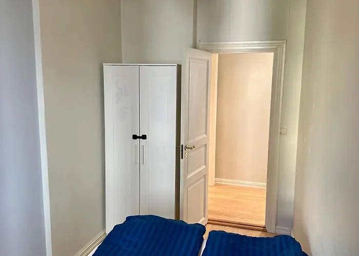 Classical 3 Bedroom, 2 Bath, Minutes From Royal Palace, Main Shopping Street, Restaurants & Downtown