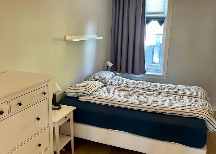 Classical 3 Bedroom, 2 Bath, Minutes From Royal Palace, Main Shopping Street, Restaurants & Downtown *