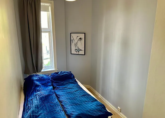 Classical 3 Bedroom, 2 Bath, Minutes From Royal Palace, Main Shopping Street, Restaurants & Downtown 公寓 *
